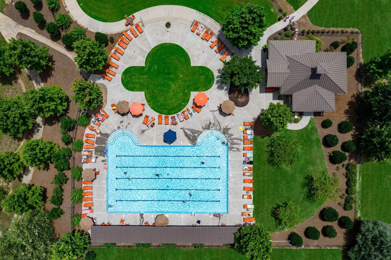Lake Arrowhead Outdoor Community Pool