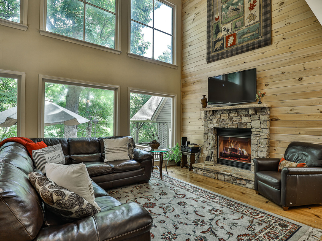 Living Room of Lakeside Cloud 9