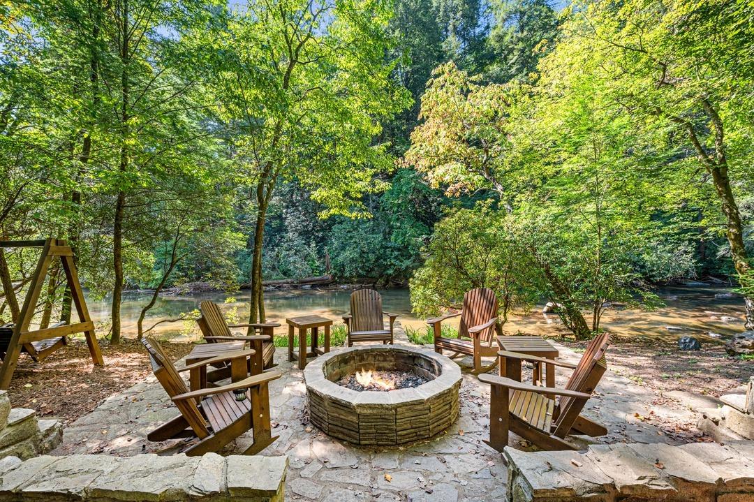 Fire Pit at Mountaintown Creek Loadge